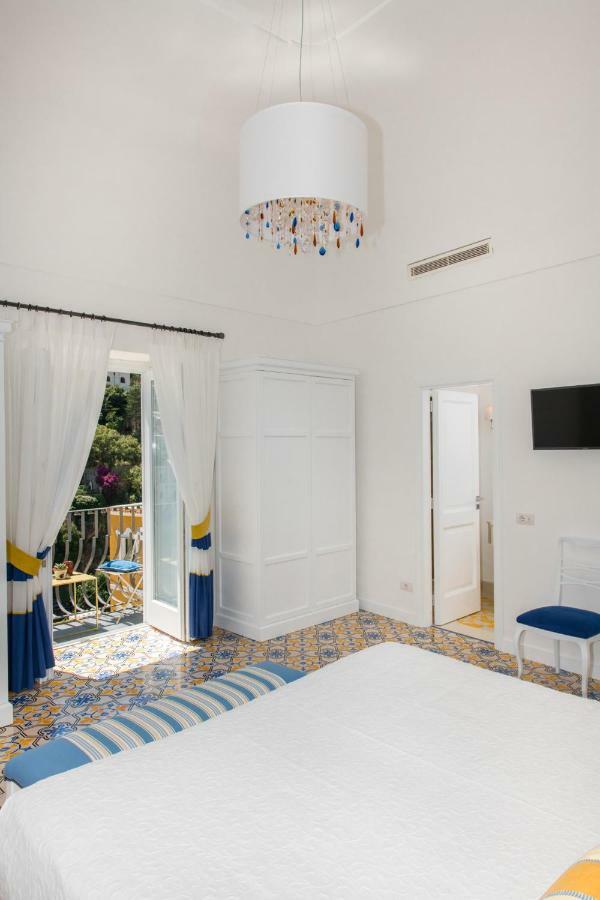 Hotel Punta Re Positano Exterior foto
